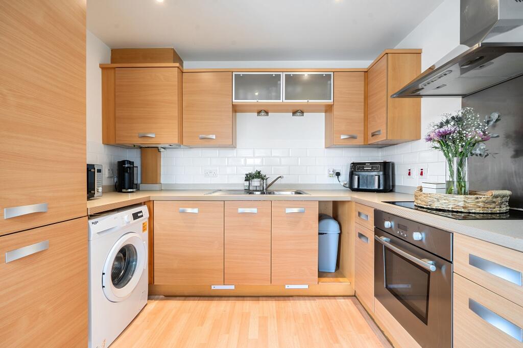 Apartment in Tandridge, Caterham-on-the-Hill - View 3