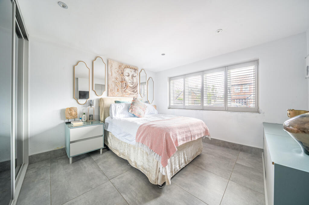 House in Wooburn Green, Berghers Hill, Wooburn - More