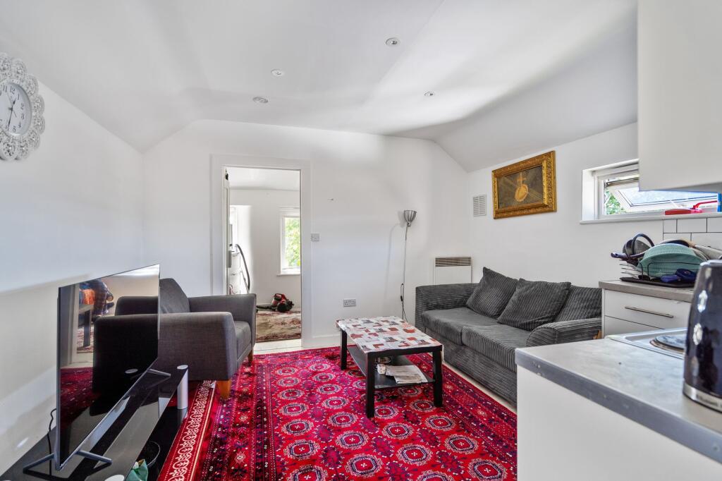 Apartment in Watford - View 5