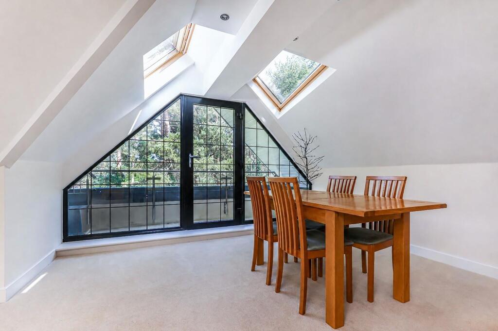 Compton Avenue, Lilliput BH14 photo 4