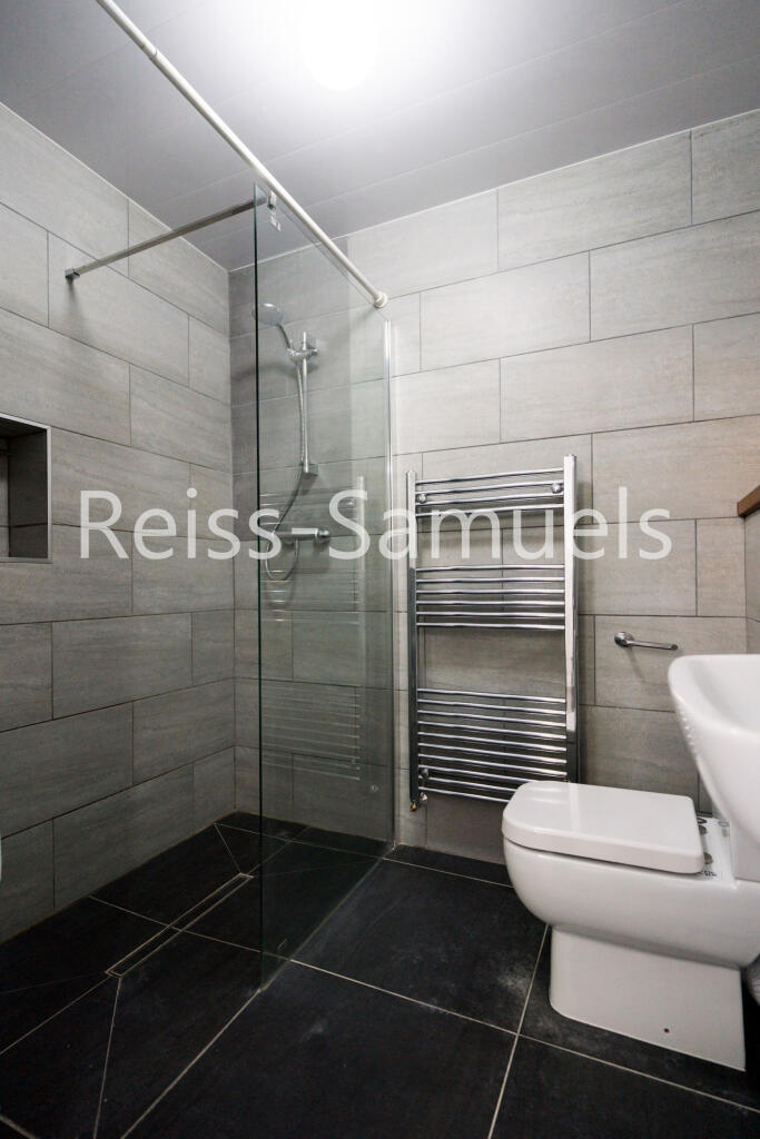 6 bedroom semi-detached house for rent