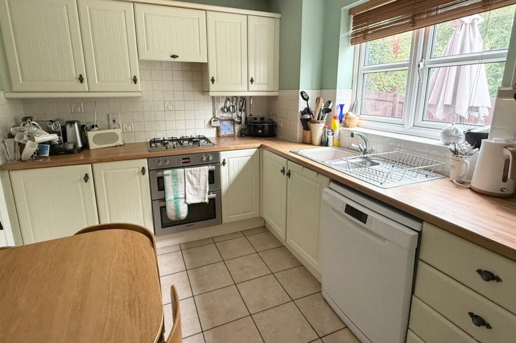 Coxmoor Close, Grantham, Lincolnshire, NG31 photo 2