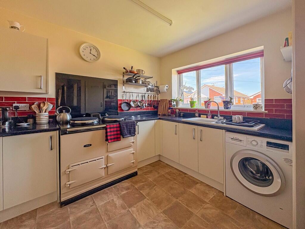 Crockwells Close, Exminster photo 5