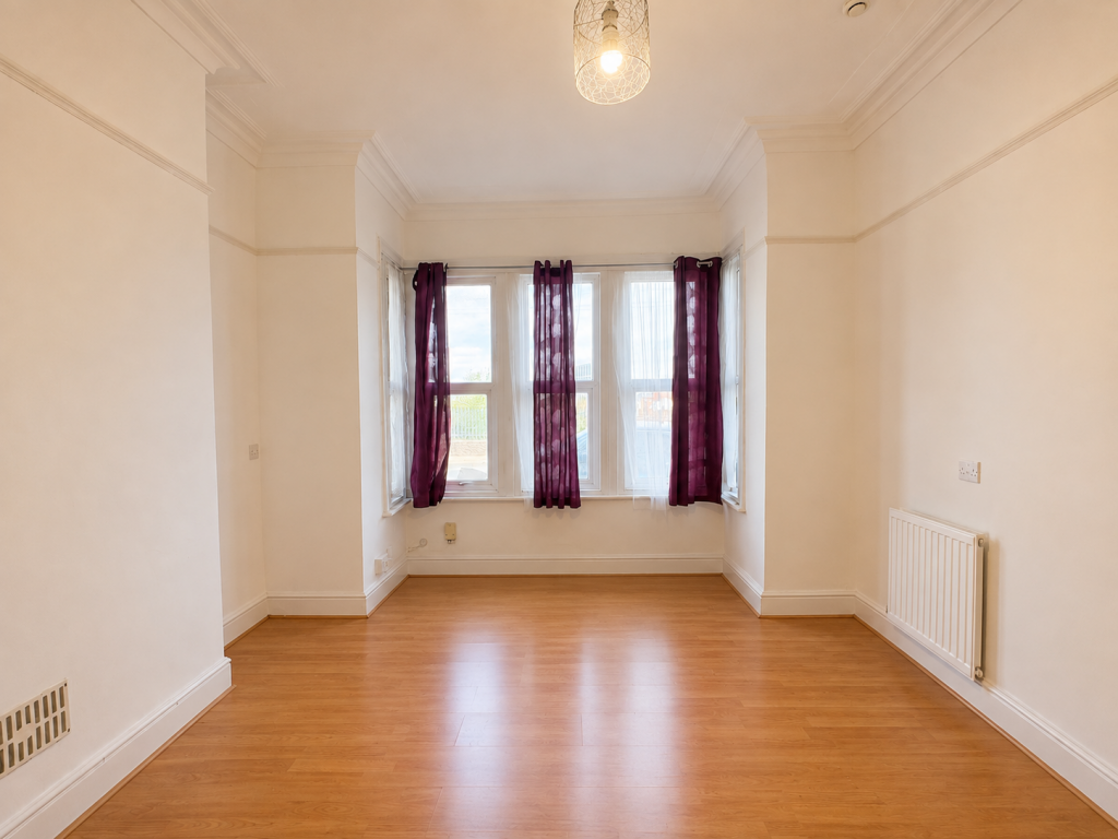Apartment in Newport - More