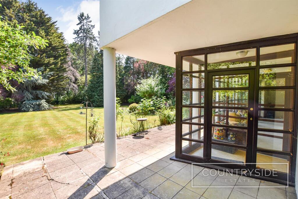 House in Benfleet, Hadleigh - More