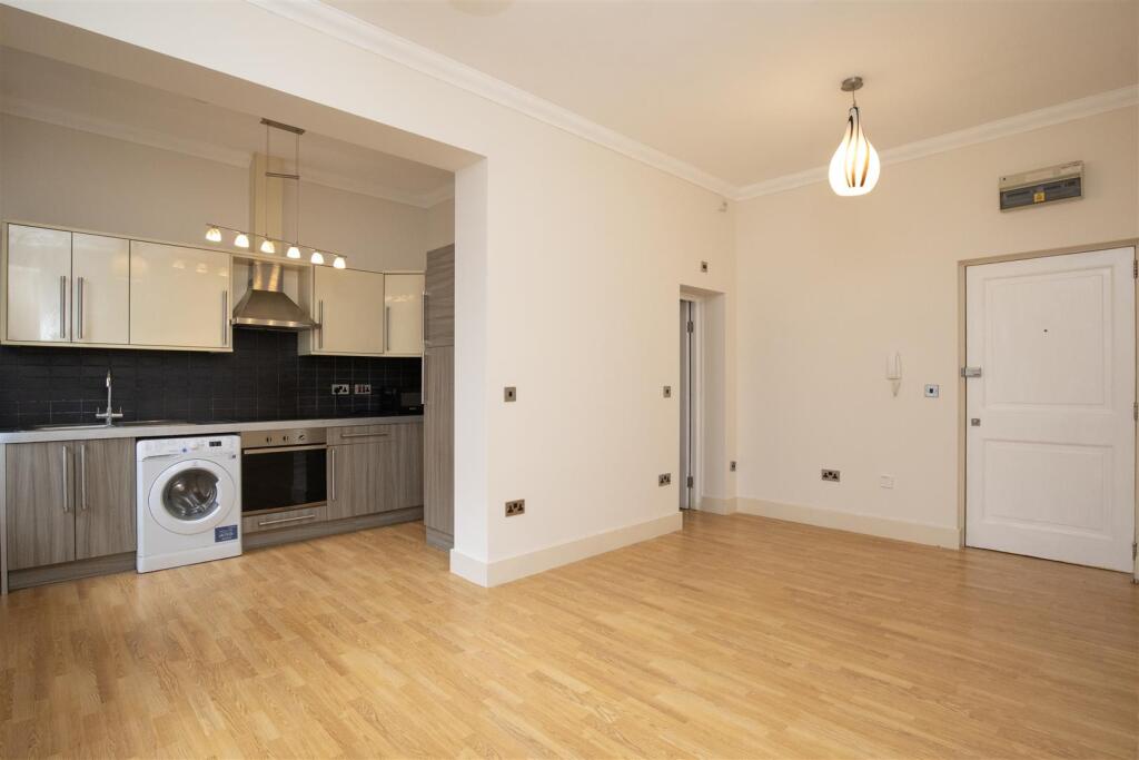 Brighton Road, Purley photo 3