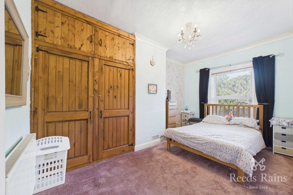 House in Kirklees, Yews Hill, Crosland Moor - More