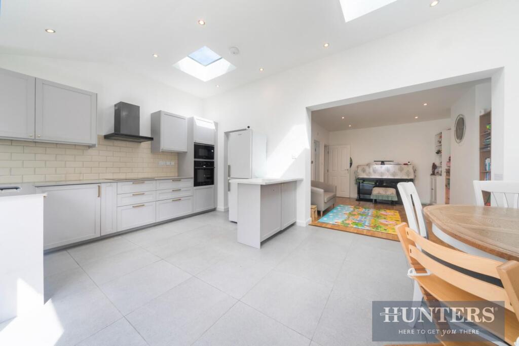 House in Worcester Park - View 4
