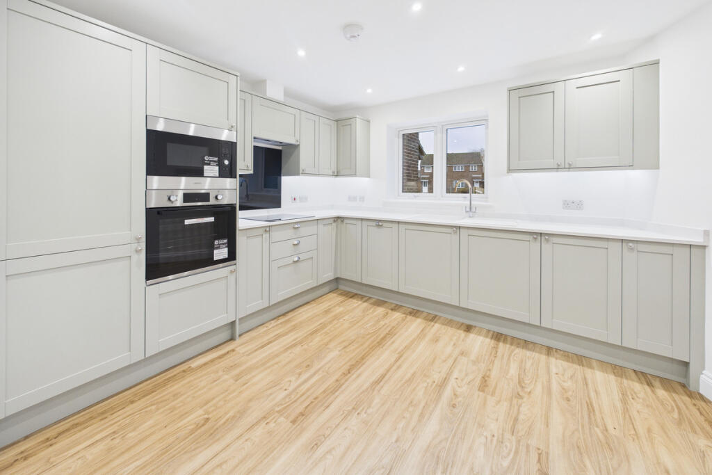 House in Dacorum, Grovehill - View 3