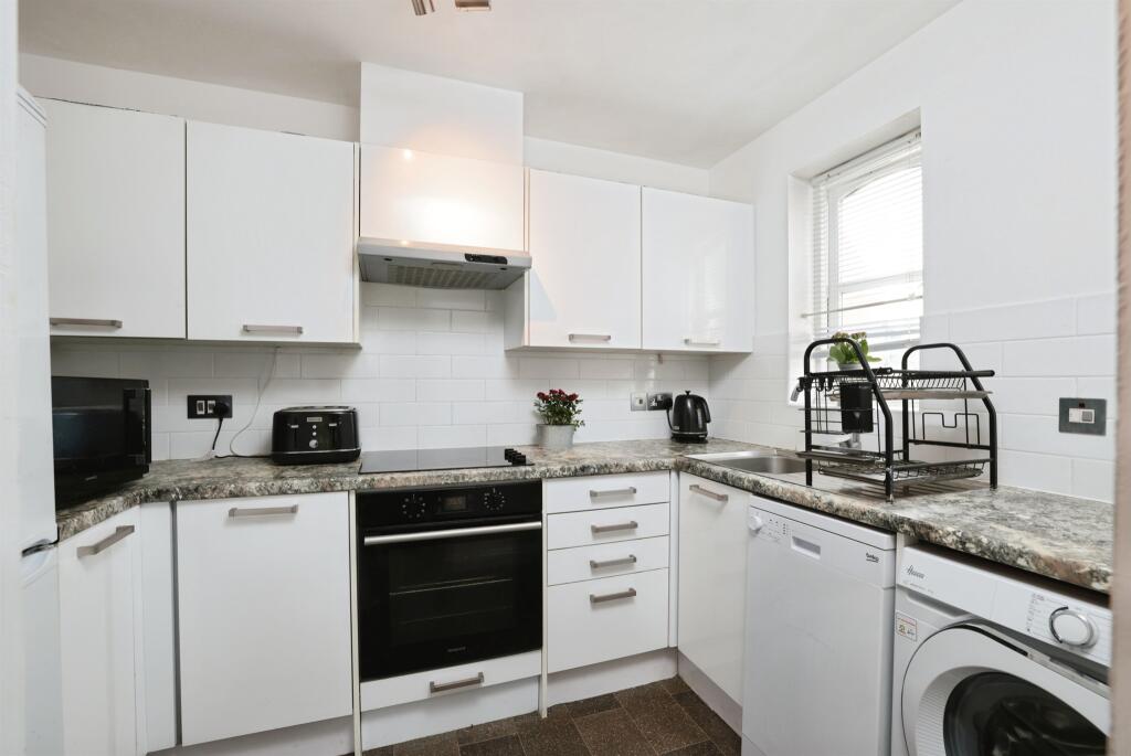 Apartment in Watford, Hertfordshire - View 5
