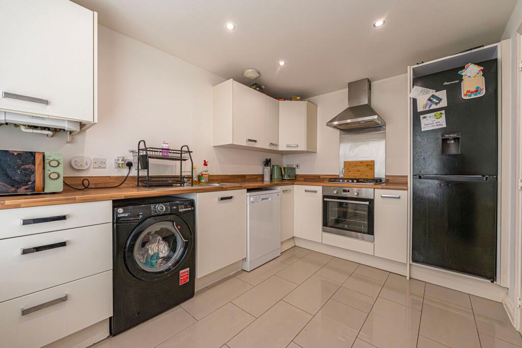 Spitfire Road, Rogerstone, NP10 - View 2
