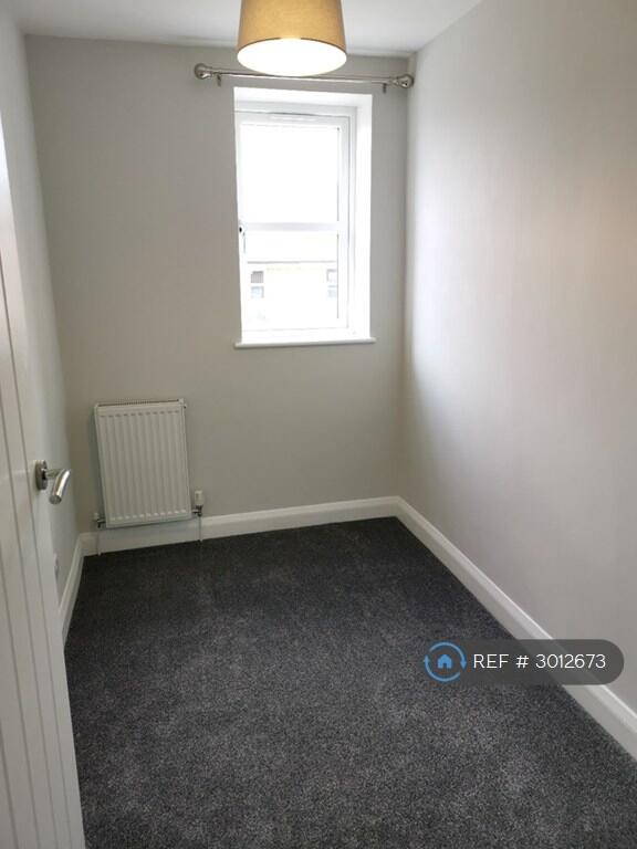 House in Oldham, Greater Manchester - More