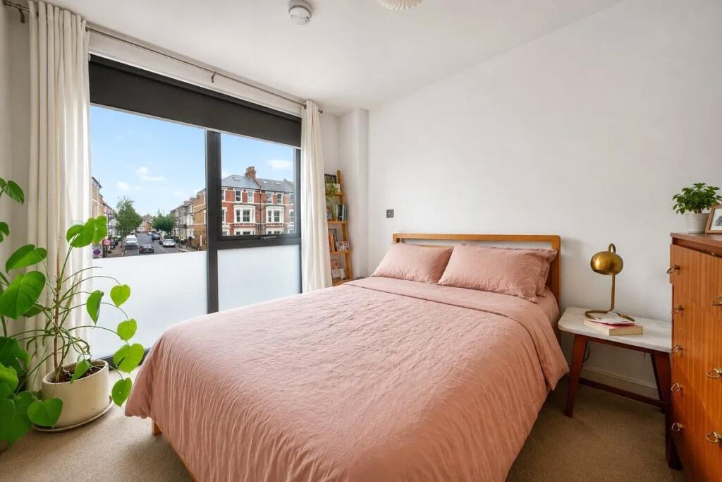Apartment in London - More