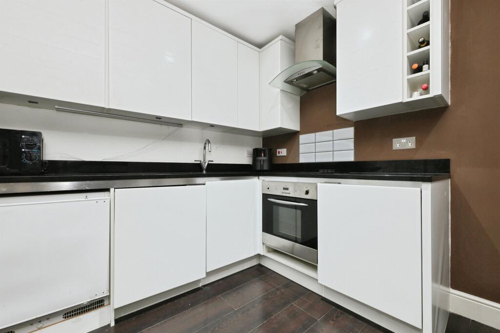Vine Court, Ware - View 5