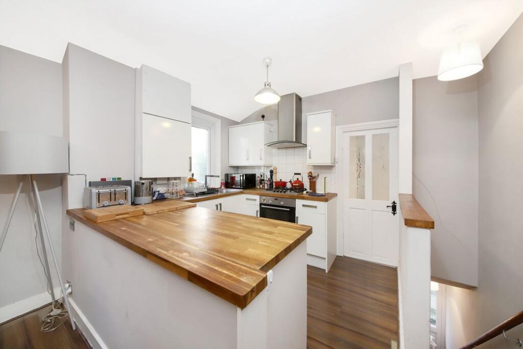 2 bedroom maisonette for rent