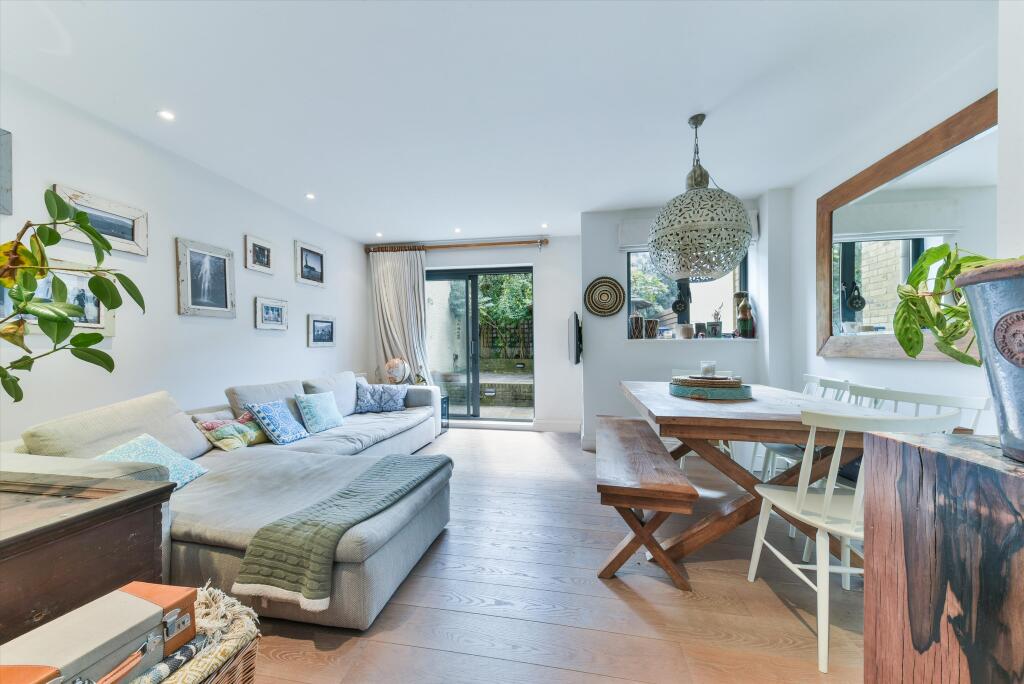 Main image of property: Langford Mews, London, N1