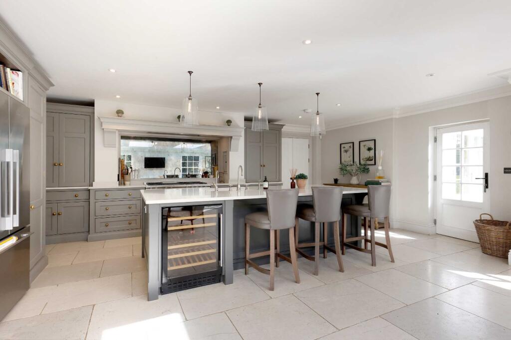 House in Hemel Hempstead, Wooburn - More