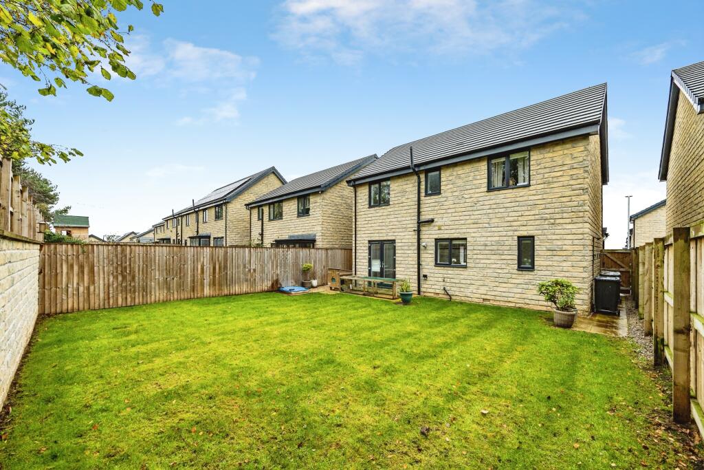 Manor Close, Huddersfield, HD2 photo 4