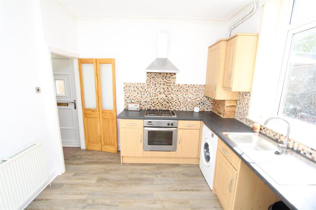 Wharncliffe Drive, Eccleshill, Bradford photo 5