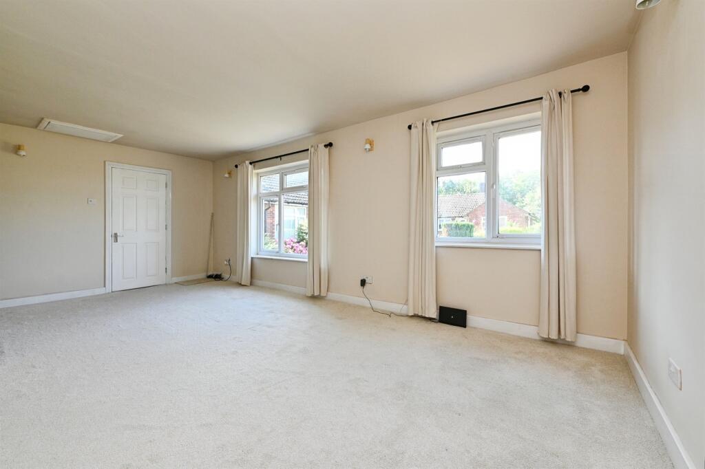 Hurst Crescent, Welney, Wisbech photo 4