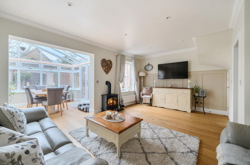 House in Berkshire, Warfield - View 2
