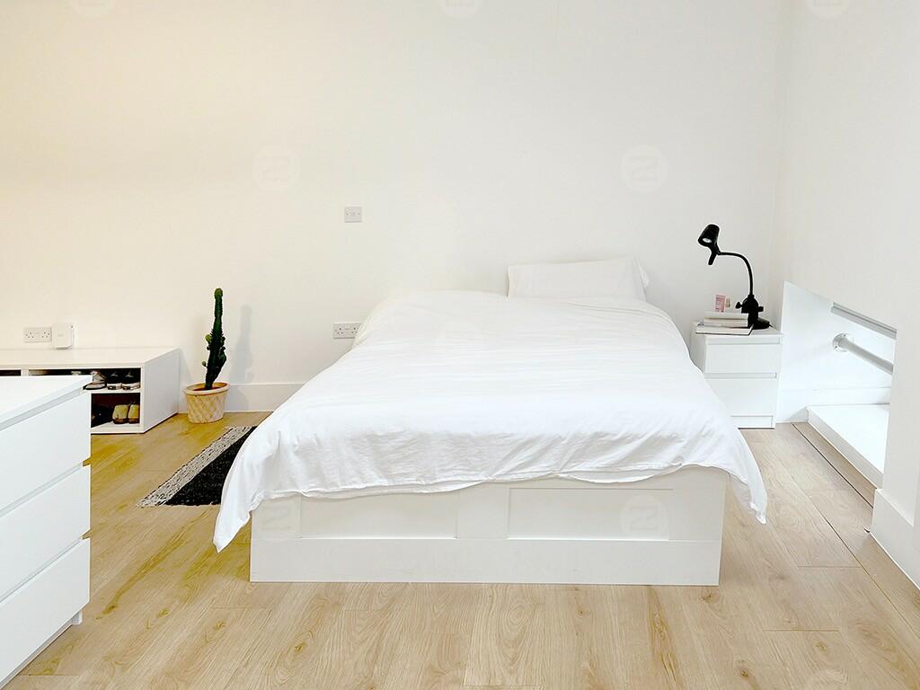 Apartment in Salford, Greater Manchester - View 5