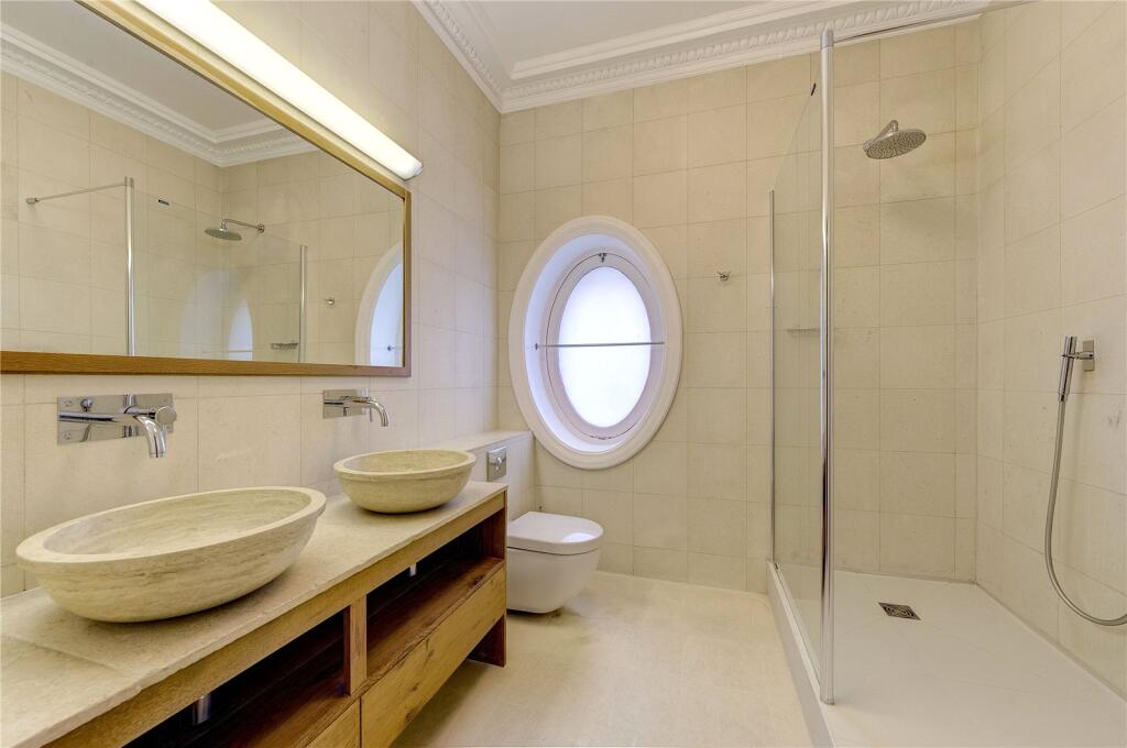 Apartment in London, City of Westminster - More