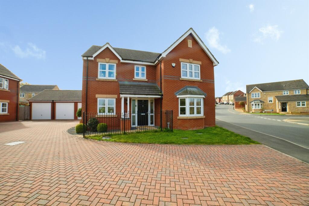 4-bed detached on Aumonier Way, Alfreton, £375,000