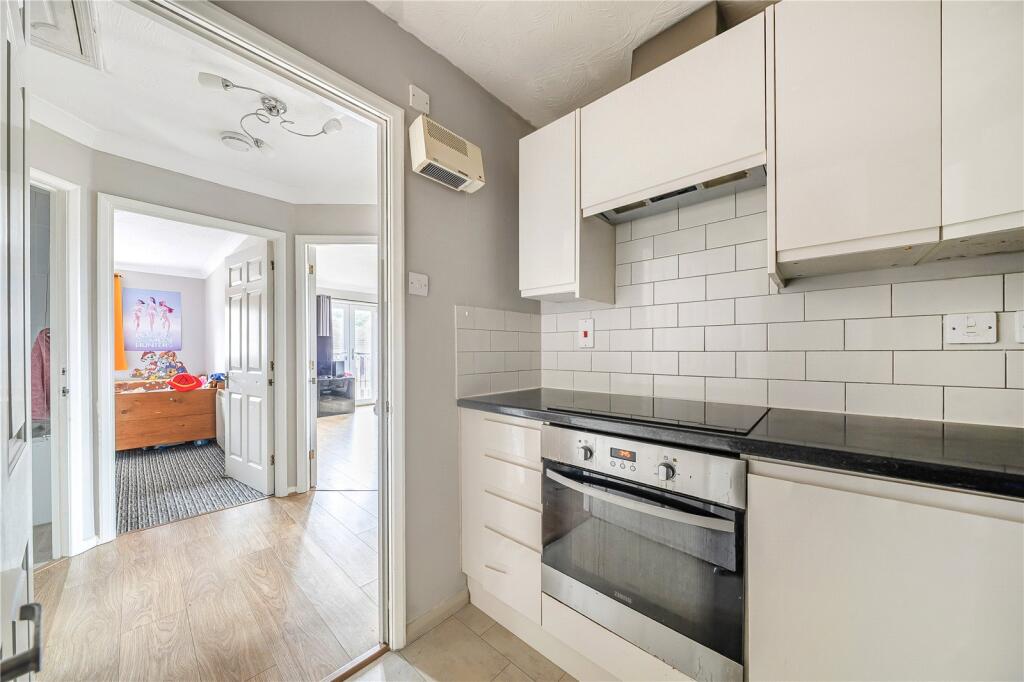 Apartment in Thatcham, West Berkshire - View 5