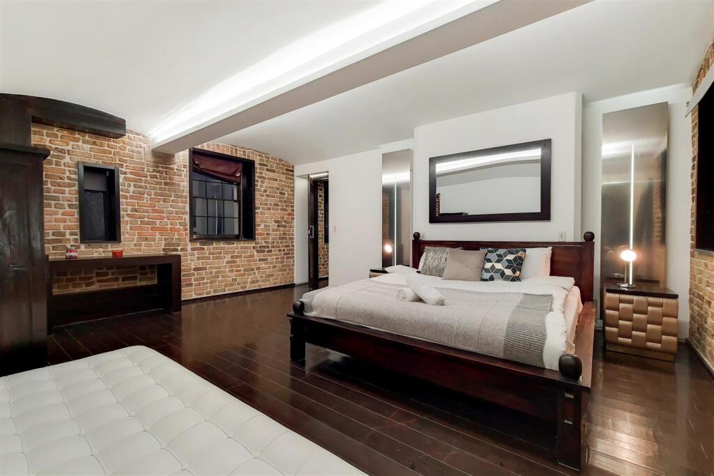 Apartment in London - More