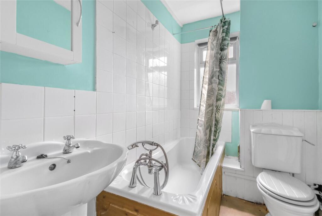 Moordale Avenue, Bracknell, Berkshire, RG42 photo 5