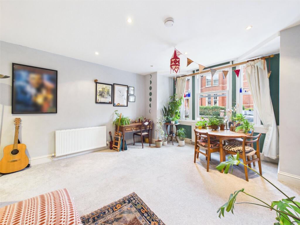 Apartment in Stroud - View 4
