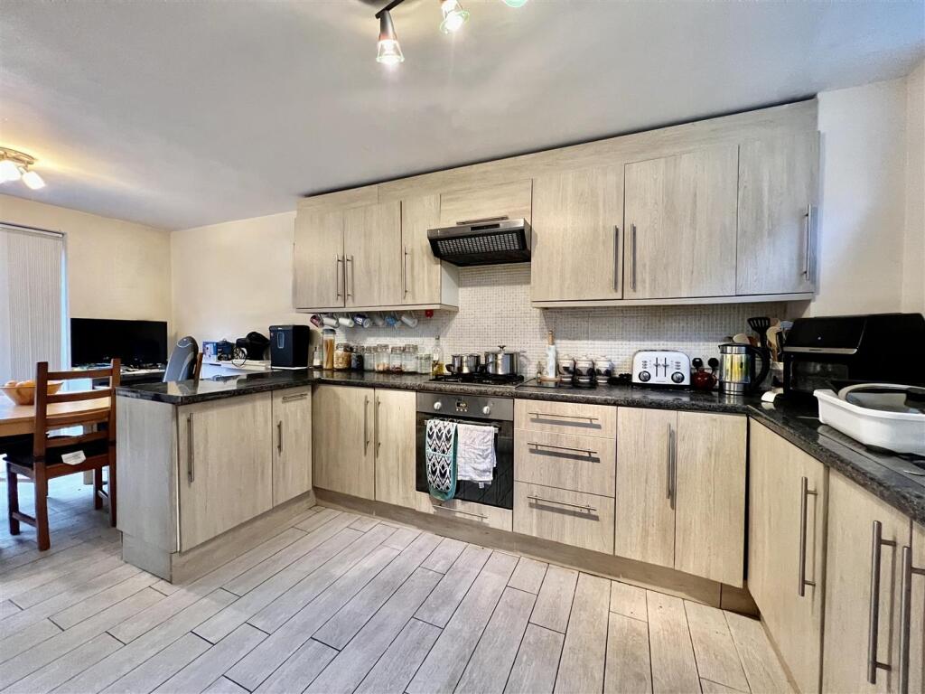 House in Croydon - View 2