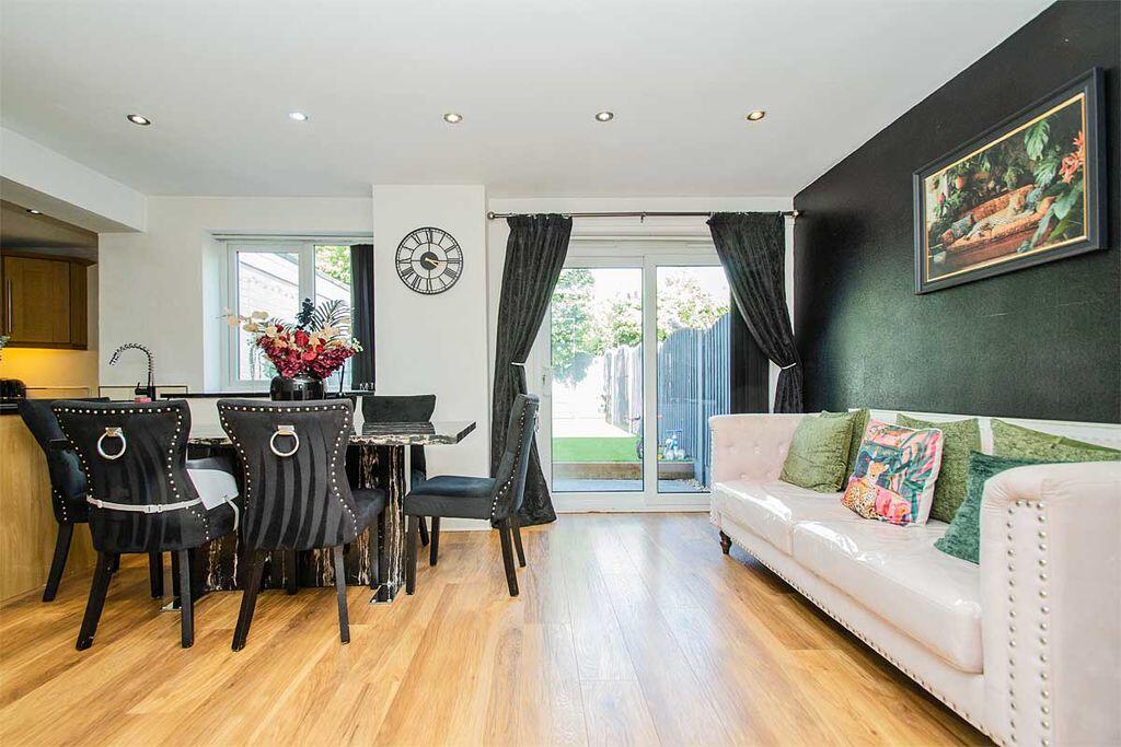 House in South Staffordshire, Great Wyrley - More