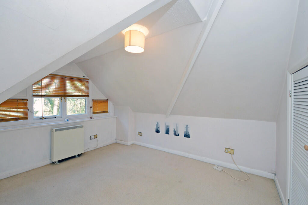 Apartment in Deepcut, Mindenhurst, Surrey - View 4