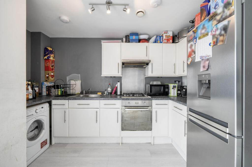 7 Cherry Close, Wembley photo 2