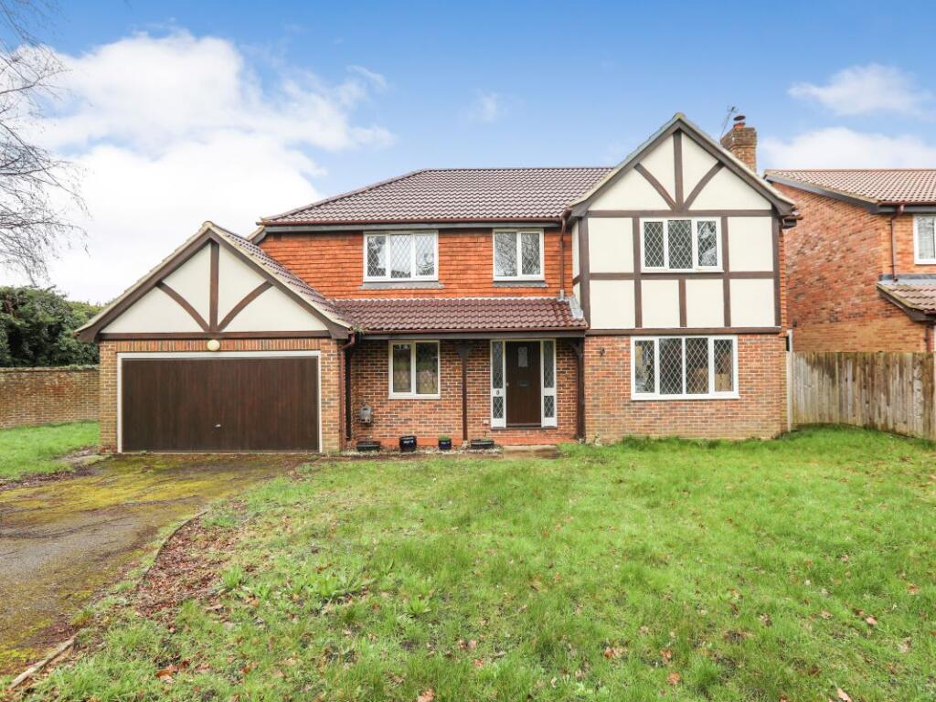 Main image of property: 8 Kinnibrugh Drive, Dormansland, Lingfield, Surrey, RH7 6QF