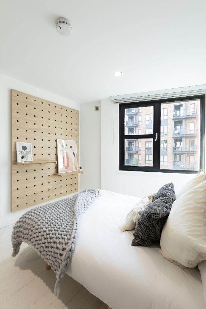 Main image of property: Commercial Road, London, E14