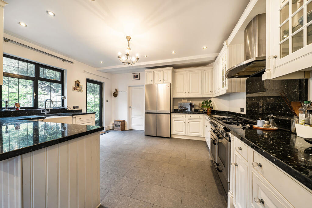 House in Sevenoaks, Halstead - View 2