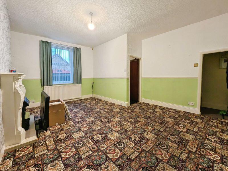 House in Newcastle upon Tyne, Blakelaw, East Denton - More