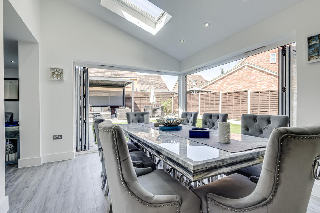 House in Basildon, Wickford - View 5