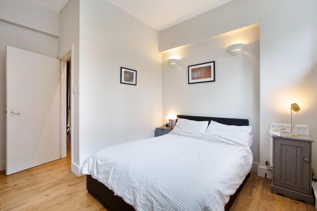 Apartment in London, Elmington Estate, Camberwell - More