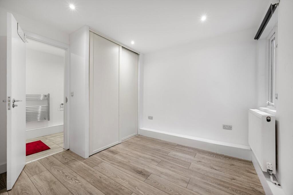 Apartment in London - View 5