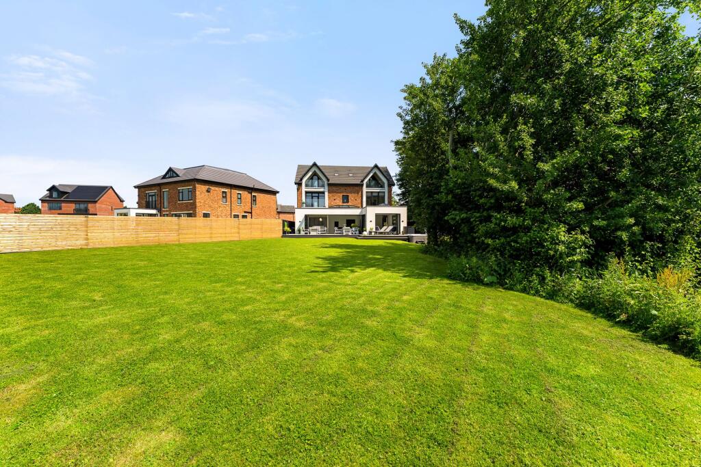 1 Hesketh Park, Dobb Brow Road, BL5 | 5-Bedroom Luxury Home in an Exclusive Gated Development photo 4