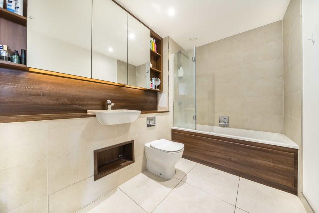 Apartment in Harrow, Greenhill, Wealdstone - More