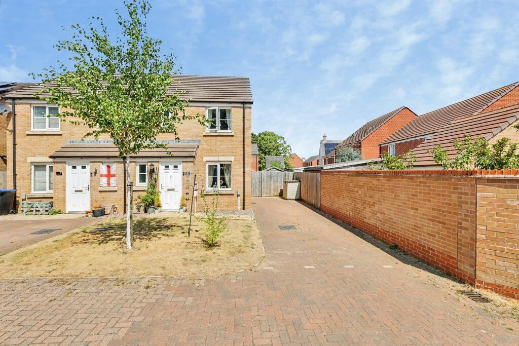 Main image of property: Aviary Row, Northampton