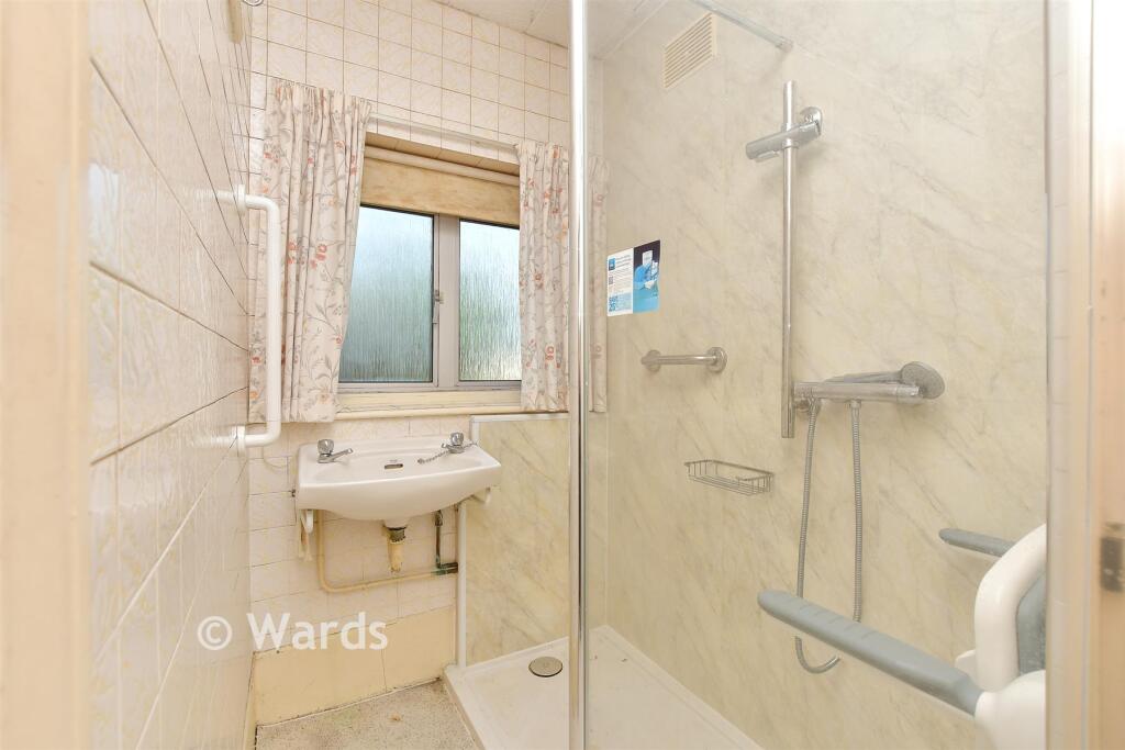 House in Gillingham, Twydall - More
