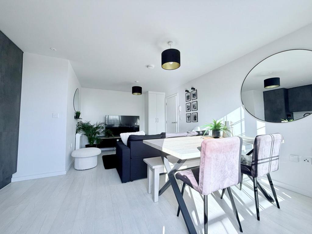 Main image of property: Penthouse Flat, Elmfield North Block, Southampton