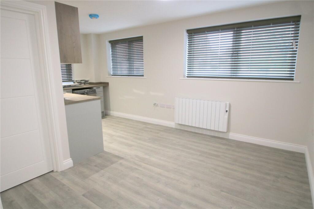 Apartment in Bristol, Bedminster - More