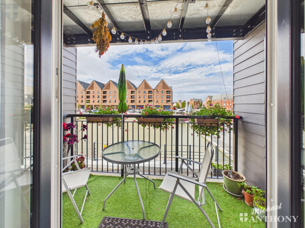 Apartment in Hemel Hempstead - View 3